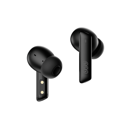 Auriculares ANC QCY MeloBuds negros, diseño delgado y compacto sobre fondo blanco.