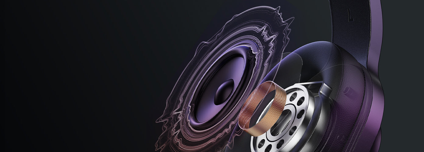 Auriculares Over-Ear morados con altavoz visible y líneas onduladas que representan la calidad de audio.