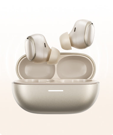 Auriculares inalámbricos grises en una estación de carga abierta, diseño moderno con superficie brillante.
