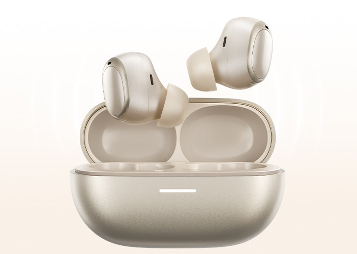 Auriculares inalámbricos dorados con estuche de carga, elegantes y modernos.