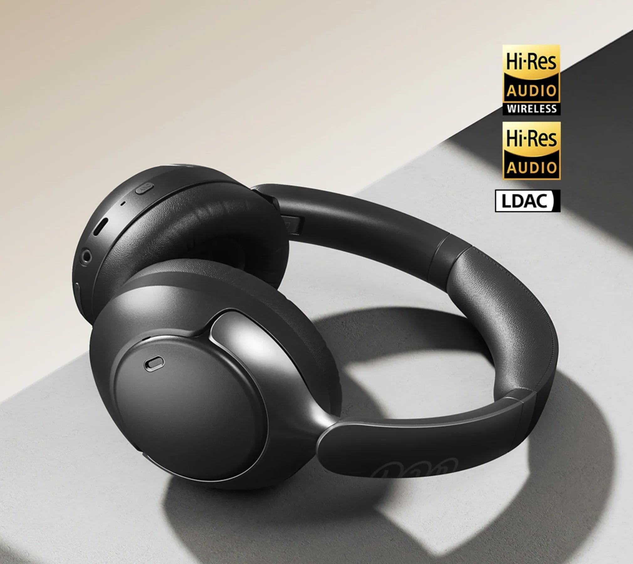 Auriculares negros Over-Ear con audio Hi-Res y LDAC.
