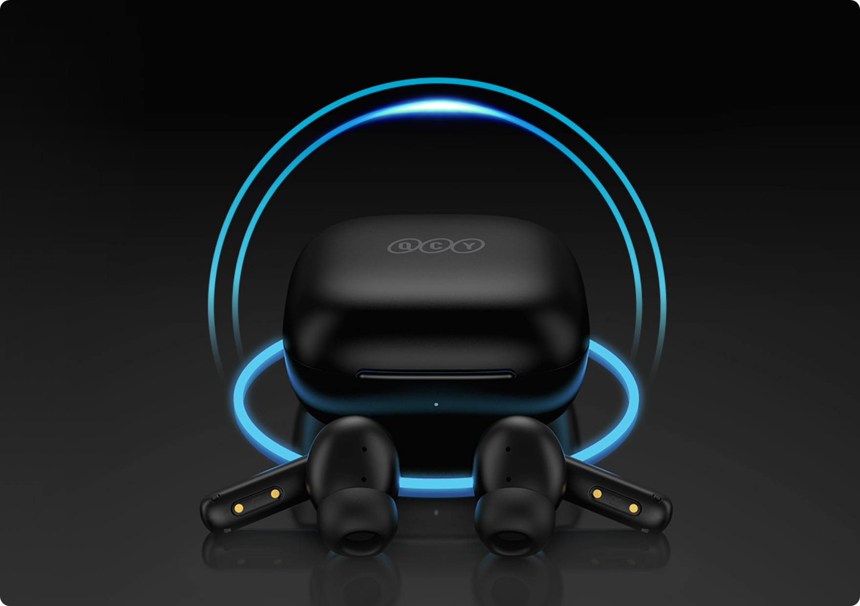 Auriculares inalámbricos QCY con estuche de carga, acentos azules brillantes sobre fondo negro.