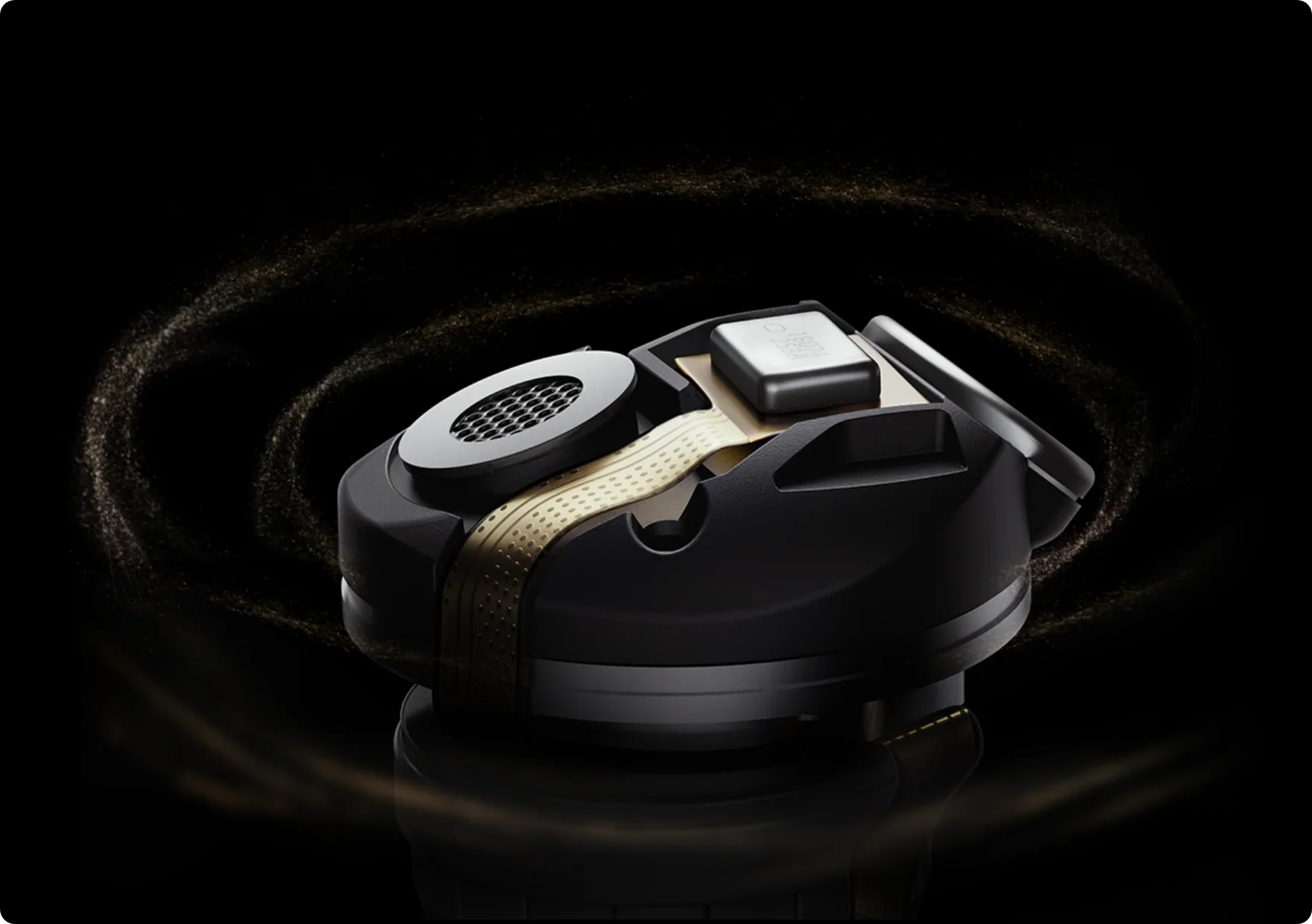Auriculares dorados con diseño negro y acentos dorados.