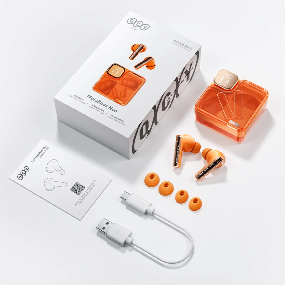 QCY MeloBuds Neo: Auriculares True Wireless naranjas con estuche de carga, cable USB-C y almohadillas de repuesto.