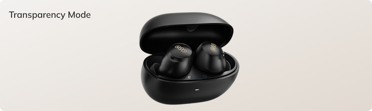 Auriculares inalámbricos negros en estuche de carga con modo de transparencia, acentos dorados en los auriculares.