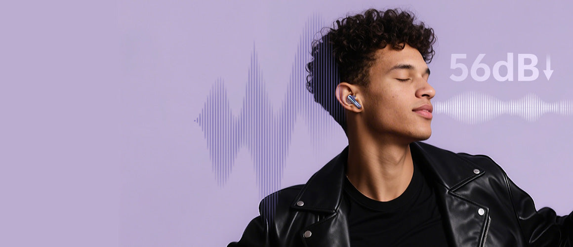Hombre con auriculares intrauditivos, cancelación de ruido de 56dB.