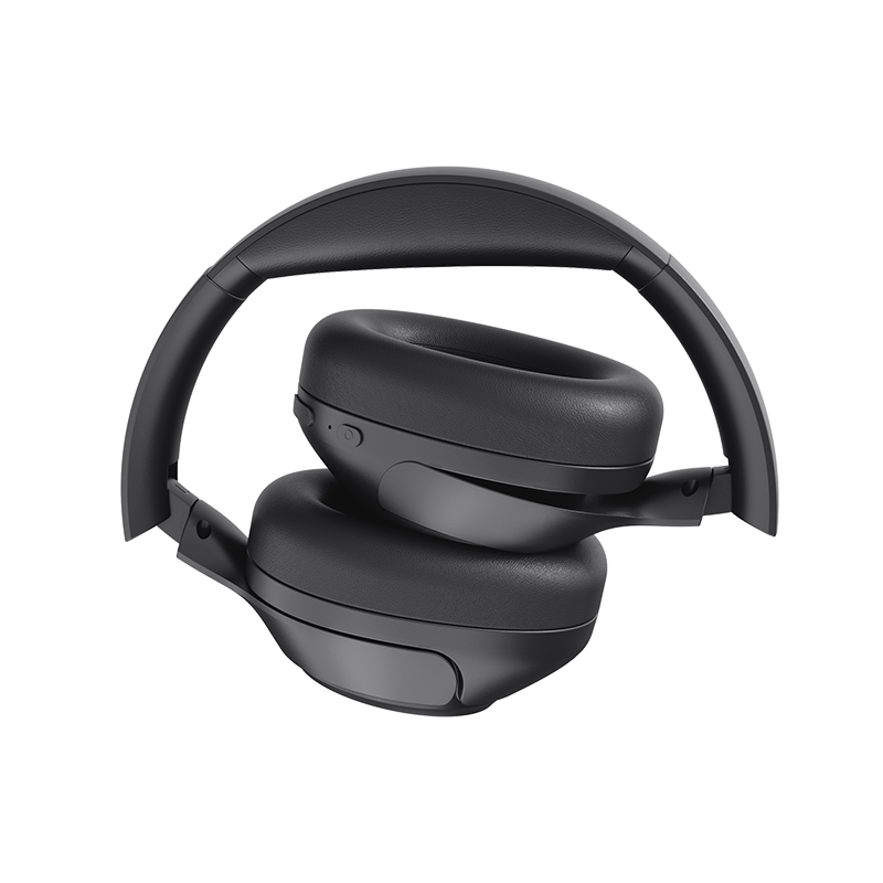 Auriculares QCY H3 Over-Ear negros, vista lateral plegada con diseño compacto y superficie mate.