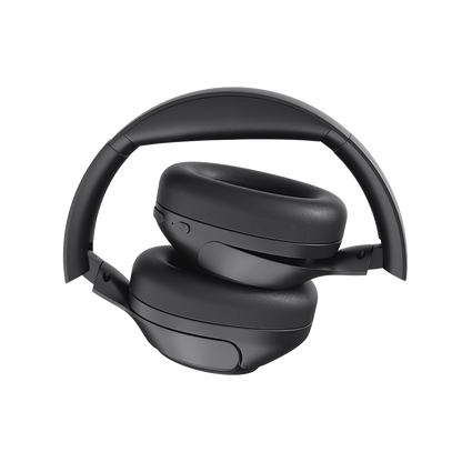 Auriculares QCY H3 Over-Ear negros, vista lateral plegada con diseño compacto y superficie mate.