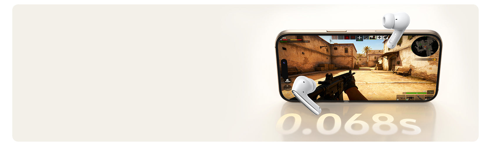 Auriculares blancos junto a un smartphone con un juego de disparos en la pantalla.
