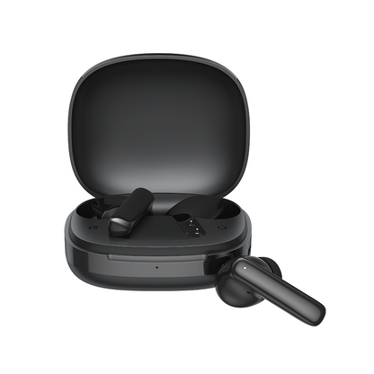 Auriculares Bluetooth QCY T13 Pro en negro, con estuche de carga y un auricular sacado.