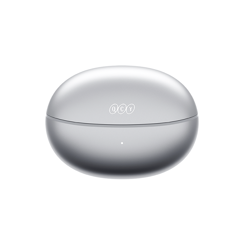 Estuche de carga QCY Crossky C30S en color titanio cerrado, vista frontal con el logo QCY y pantalla LED